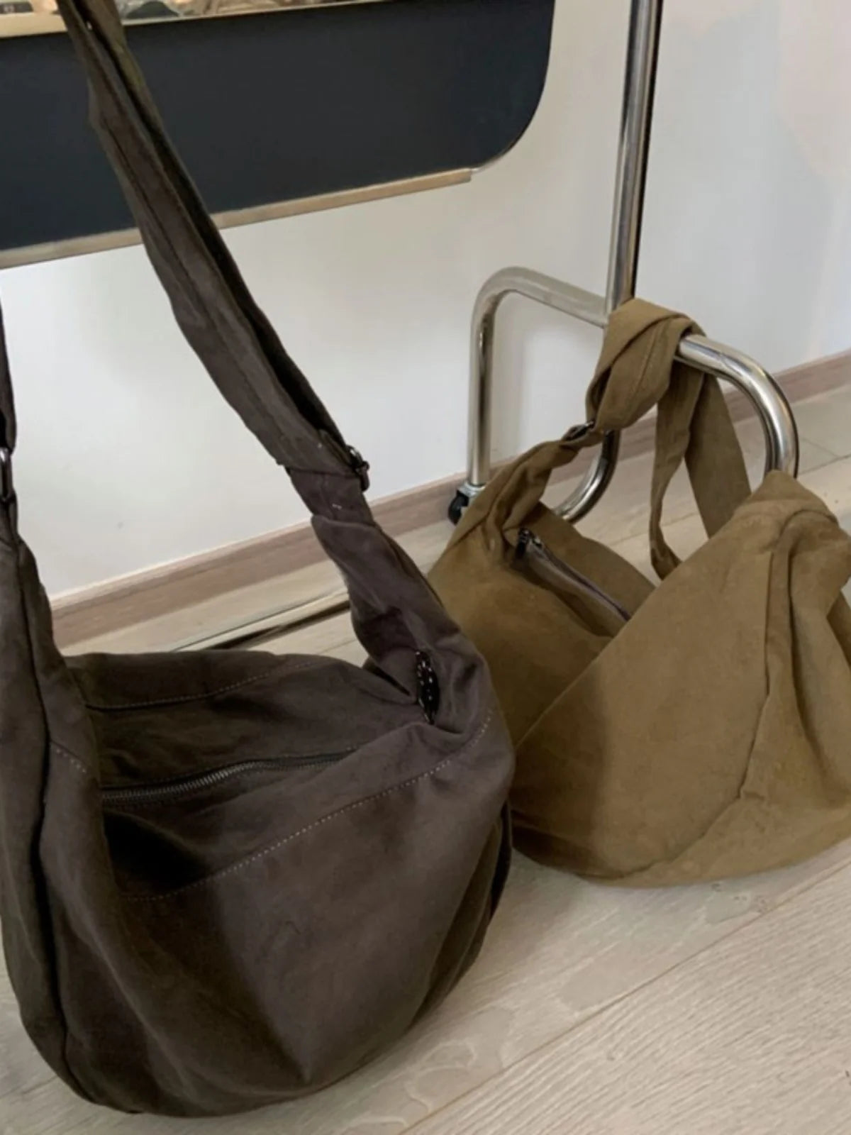 Retro large capacity canvas dumpling type shoulder·cross bag